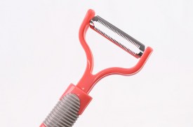 Pelapapas con mango plastico colores varios (1).jpg